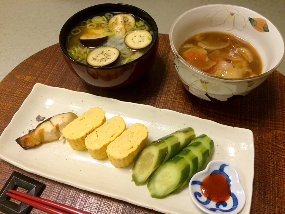 白菜と豚バラのウマ煮 鯖の塩焼き 出し巻き卵 糠漬け 味噌汁|Mika  Suzukiさん