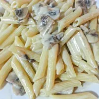 Snapdishの料理写真:penne with cream n mushrooms|Anita Iavazzoさん