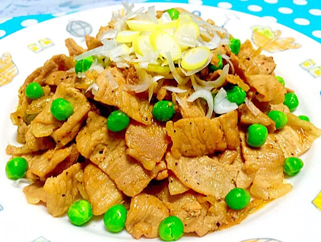 豚肉とグリーンピースの炒め物 ( Pork & Green peas fried in soy sauce, garlic & black pepper 😋✨|Liezlさん