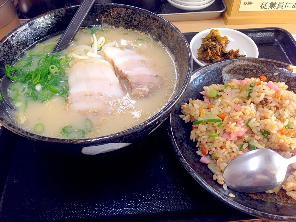 東龍軒のラーメンセット|コージ💫さん