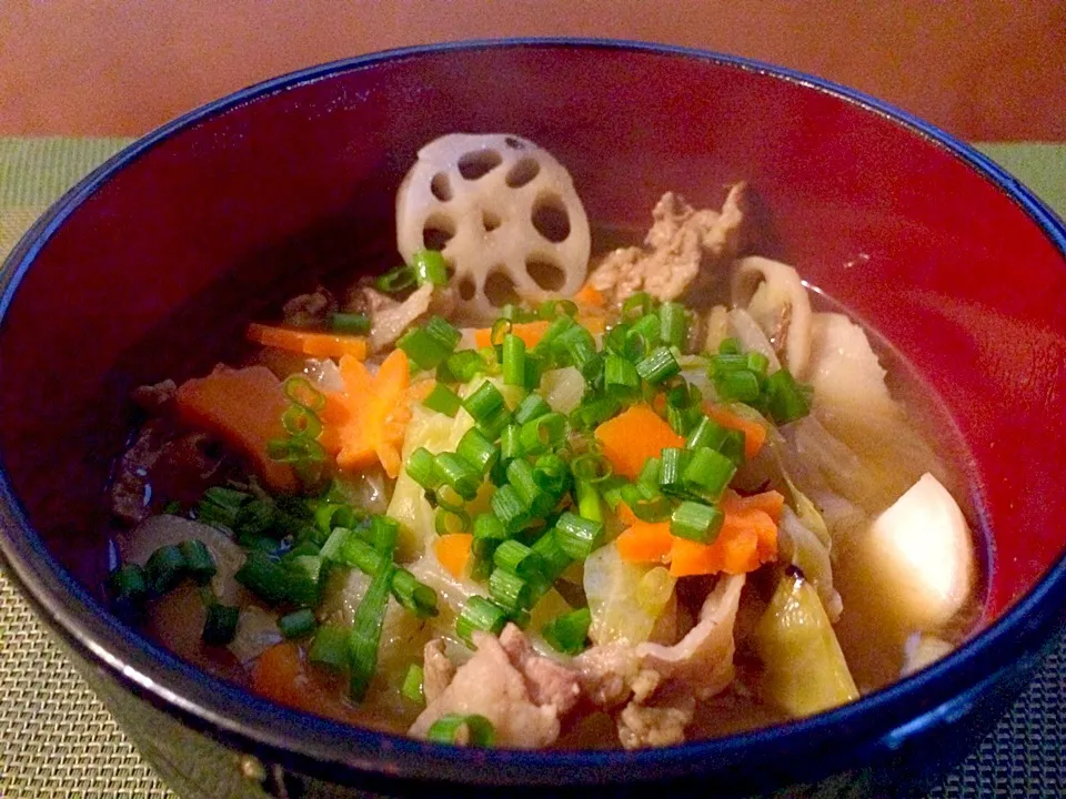 Delicious miso soup w/pork& vegetables of cabbage heaping😍豪快❗山盛りｷｬﾍﾞﾂの絶品豚汁|🌈Ami🍻さん