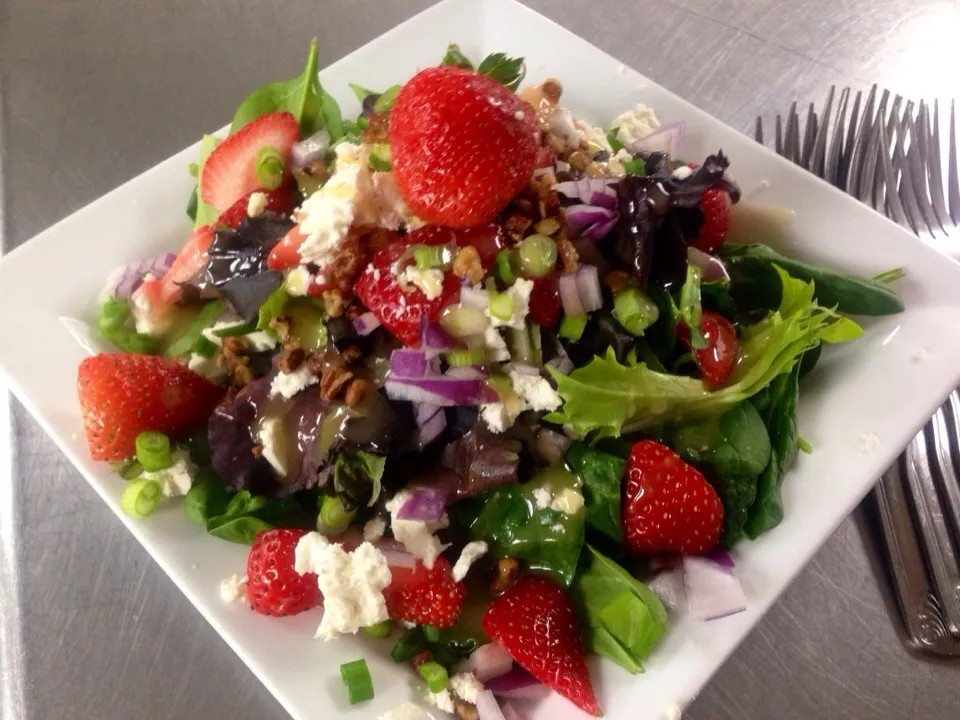 Strawberry Feta Salad|peggy waldonさん