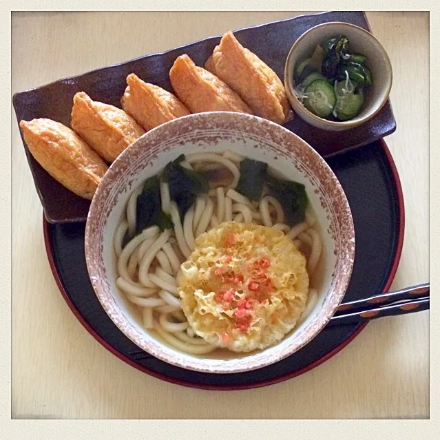 お稲荷さん☆天婦羅うどん☆きゅうりとじゃこの酢の物(✿╹◡╹)|とまこ(*^o^*)さん