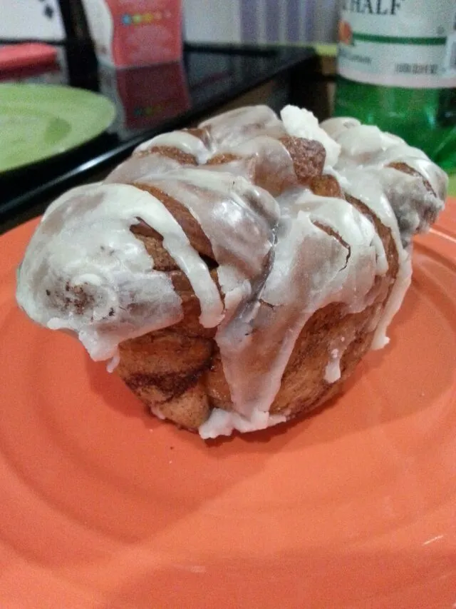 vegan cinnamon roll.|Polly Gelfusoさん