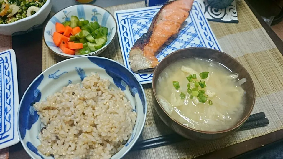 Snapdishの料理写真:鮭の塩麹漬け＆大根の味噌汁|まぐろさん