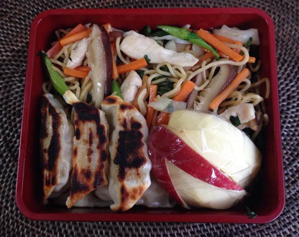 Snapdishの料理写真:五目焼きそば弁当|*なおみん*さん