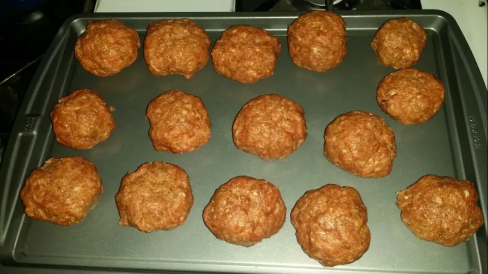 MEATBALLS GETTING READY FOR THE OVEN|Frank Ortizさん