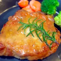 安い豚ロースも、ウイスキーと蜂蜜のソースで洋食屋さんのご馳走に変身！