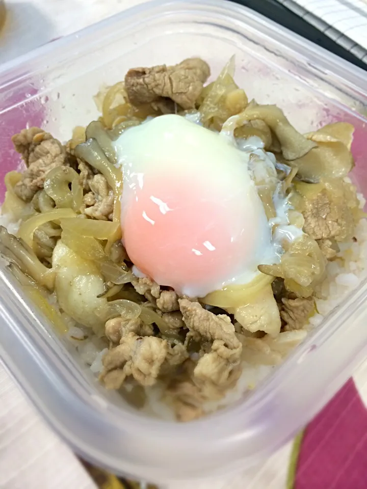 舞茸入り豚丼に温玉。|liccaさん