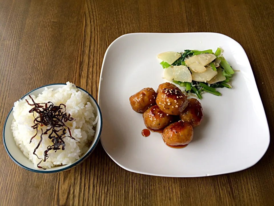 肉団子とカブ小松菜の塩麹炒め|黄身さん