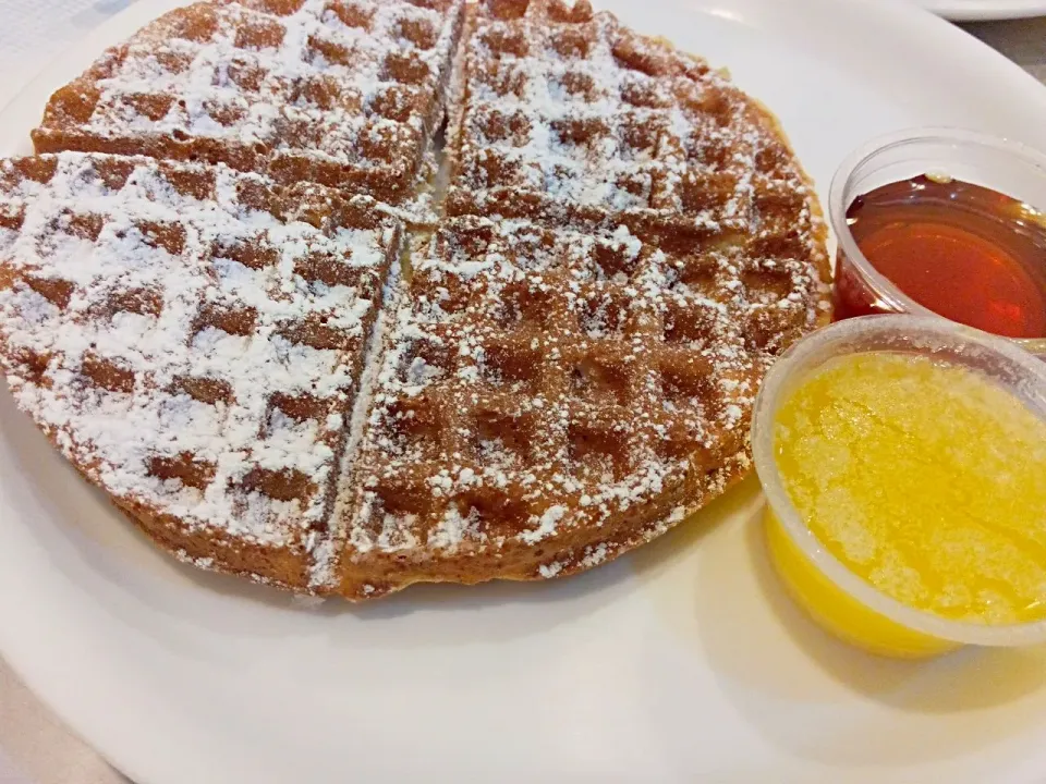 Waffle with Butter and Honey|sera wangdiさん