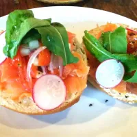 Snapdishの料理写真:bagel and lox with salmon and cream cheese|joyさん