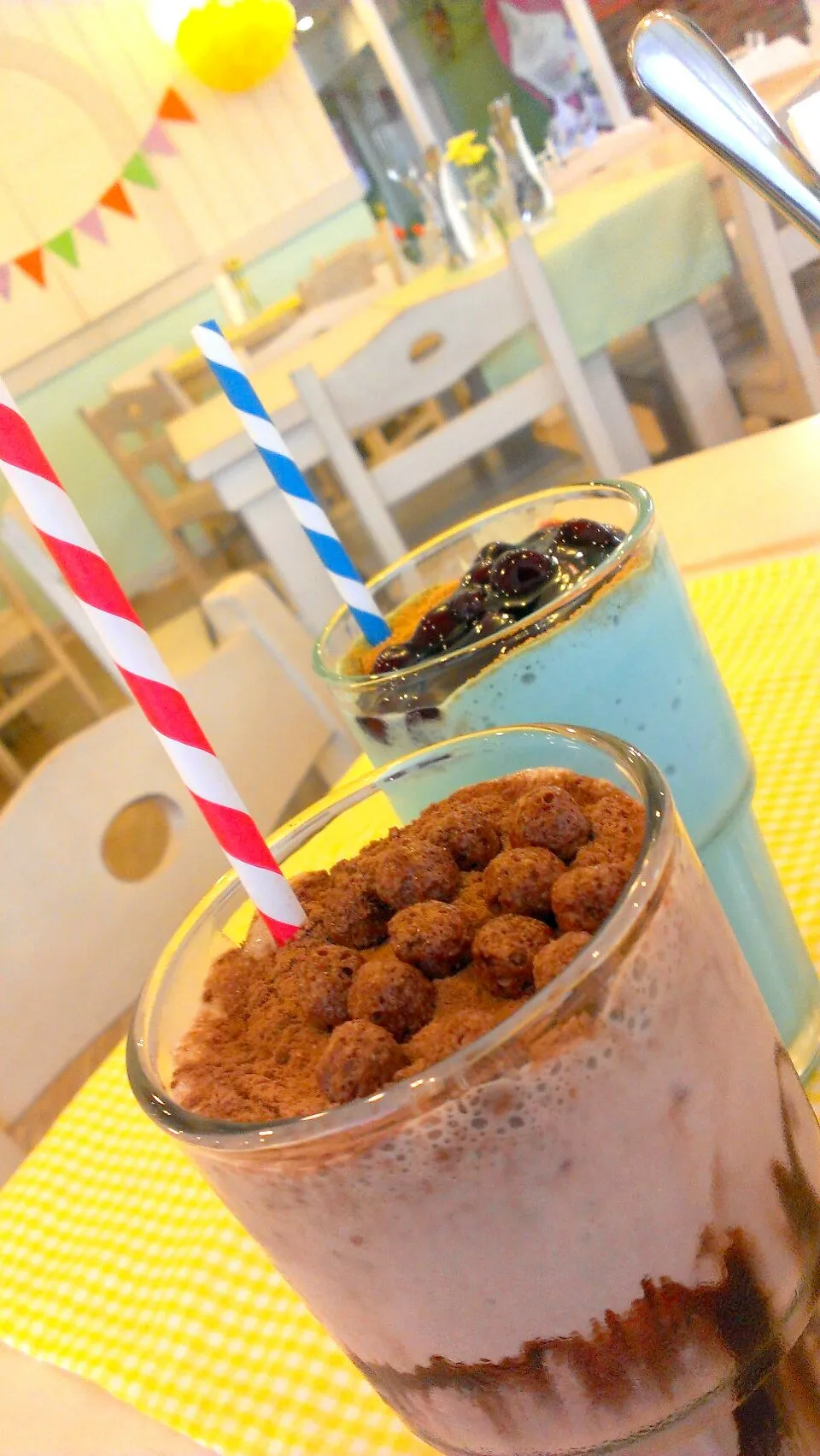 Snapdishの料理写真:milo malt milkshake (left) and blueberry milkshake (right)|joyさん