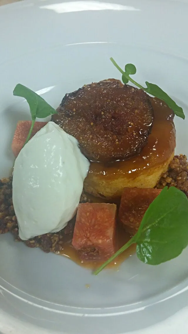 fig upside down cake, blue cheese mousse, bacon pecan crumbs, butter caramel|TheEffinChefさん