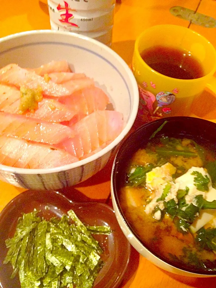 備長マグロ丼、春菊と豆腐のかき玉汁、烏龍茶|ch＊K*∀o(^^*)♪さん