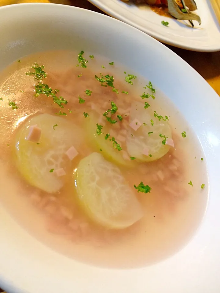 コールラビとハムのスープ|沖縄「ピロピロ」ライフさん