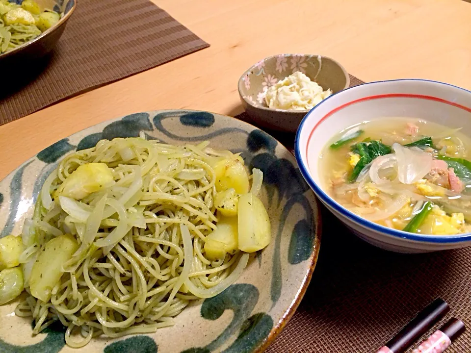 Snapdishの料理写真:ジャガイモのジェノバパスタ、玉ねぎとたまごツナのスープ、大根サラダ|ひろみさん