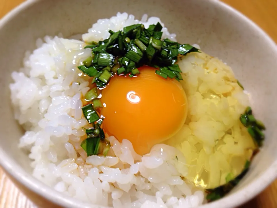 Snapdishの料理写真:美穂ちゃん一押しの卵かけ御飯で美穂''さんの料理 ニラ醤油|川上千尋さん