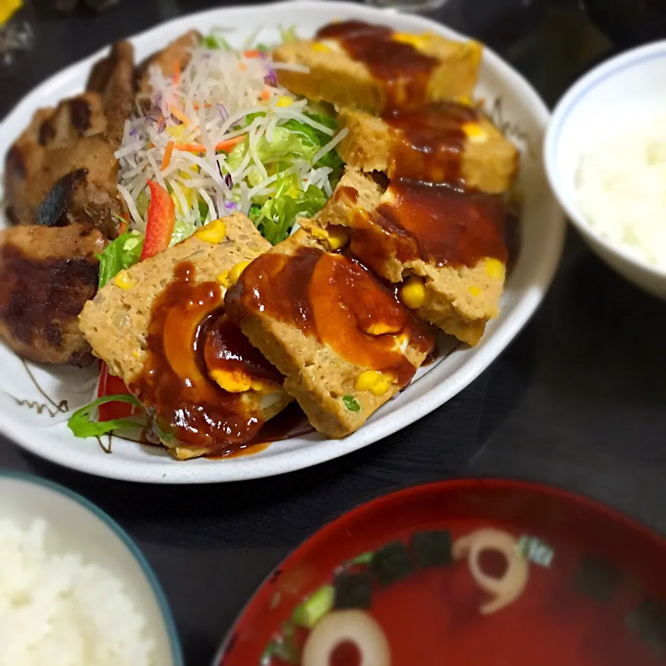 今日の晩ご飯は、鶏のミートローフ、豚ランプのステーキ、お吸い物。|ゆえさん