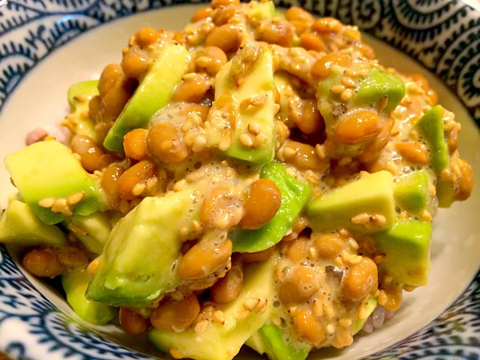 一人飯  柚子胡椒風味の納豆アボカド丼|gintanさん