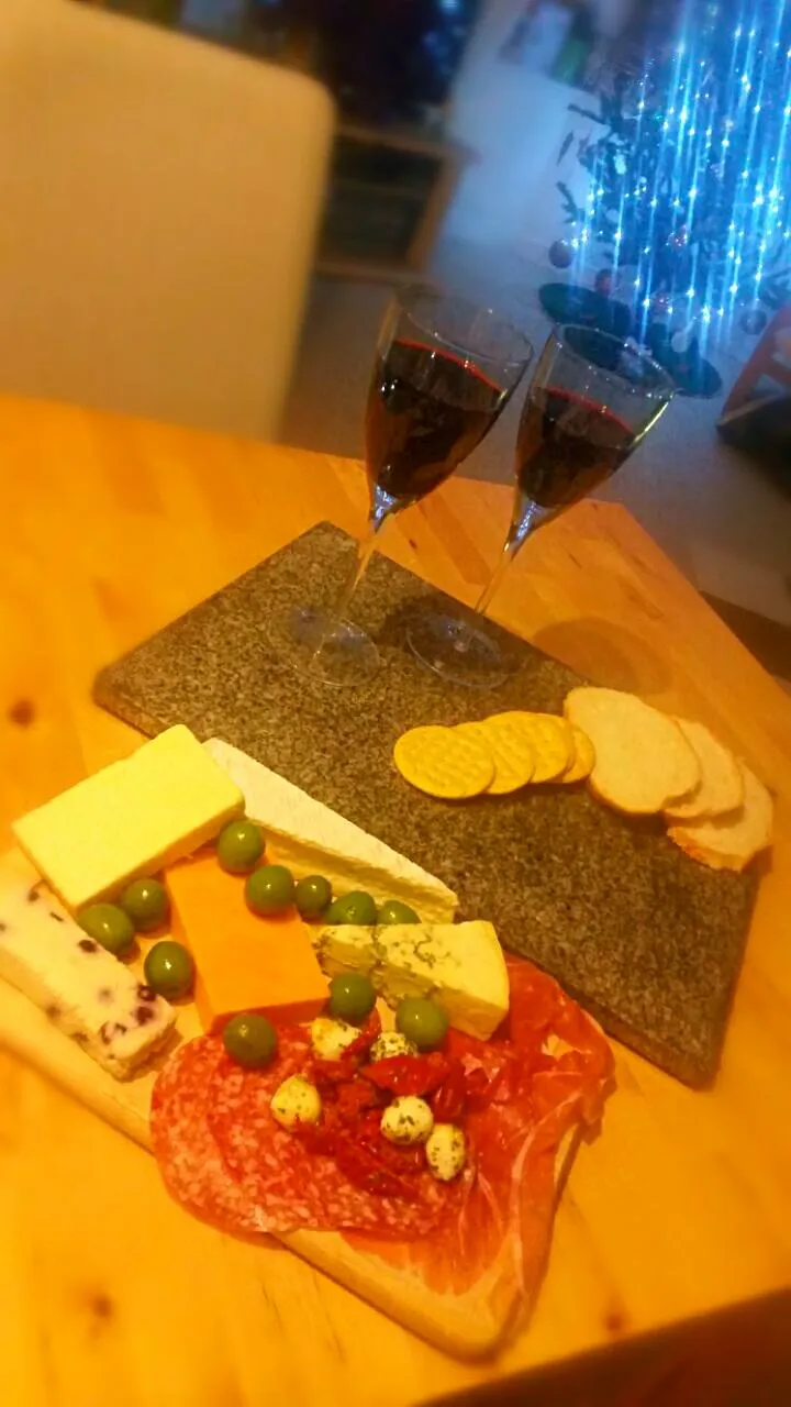 Snapdishの料理写真:Cheese & wine|James Moretonさん