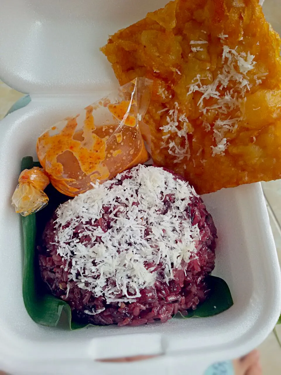 glutinious black rice with fried tempe and sambal kacang #Indonesian cuisine #Masakan Indonesia|rizki restu anandaさん