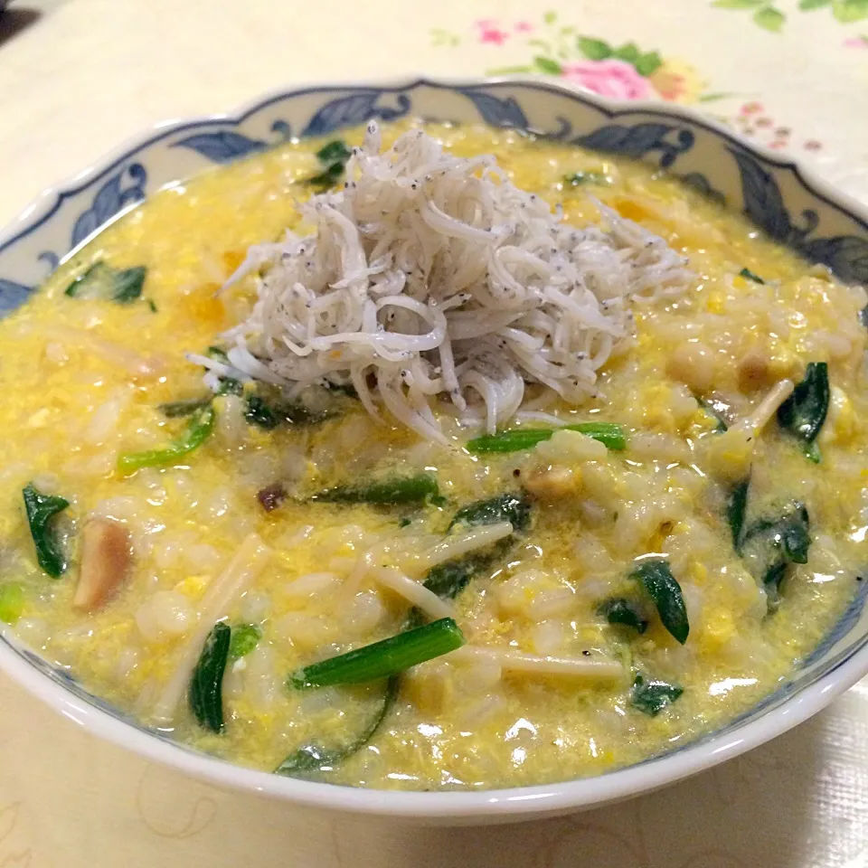 生姜タップリ！栄養満点‼︎鶏鍋の残り汁を出汁にして作った雑炊^ - ^|♥️さん