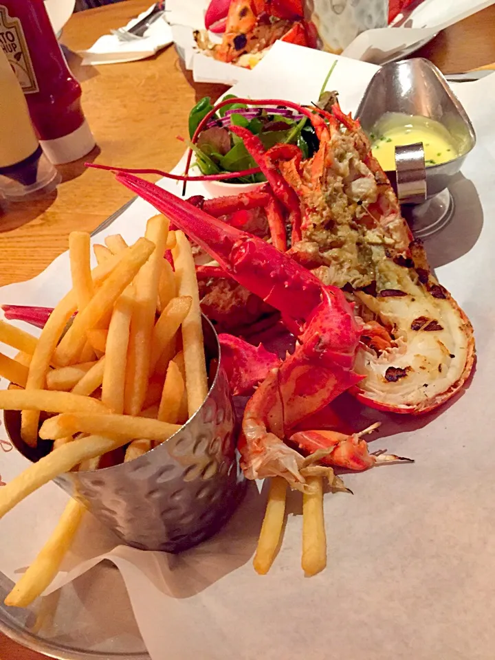 Grilled lobster with garlic butter sauce|PhUnGさん