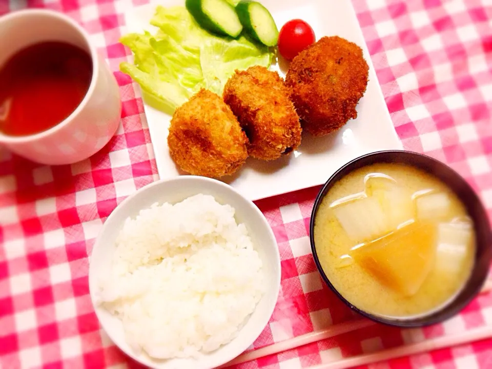 Dinner..コロッケ、豚メンチカツ、大根と白菜のお味噌汁|ちるのさん