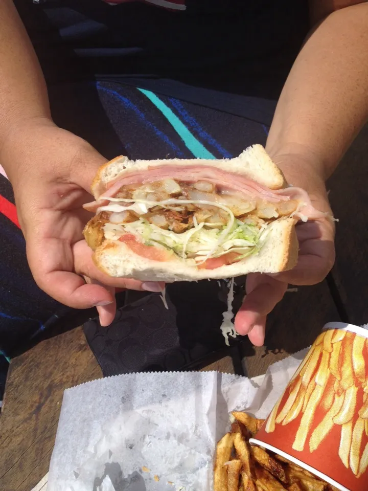 Primanti Brothers Italian sandwich.  Surprisingly delicious!|ernest ristiさん