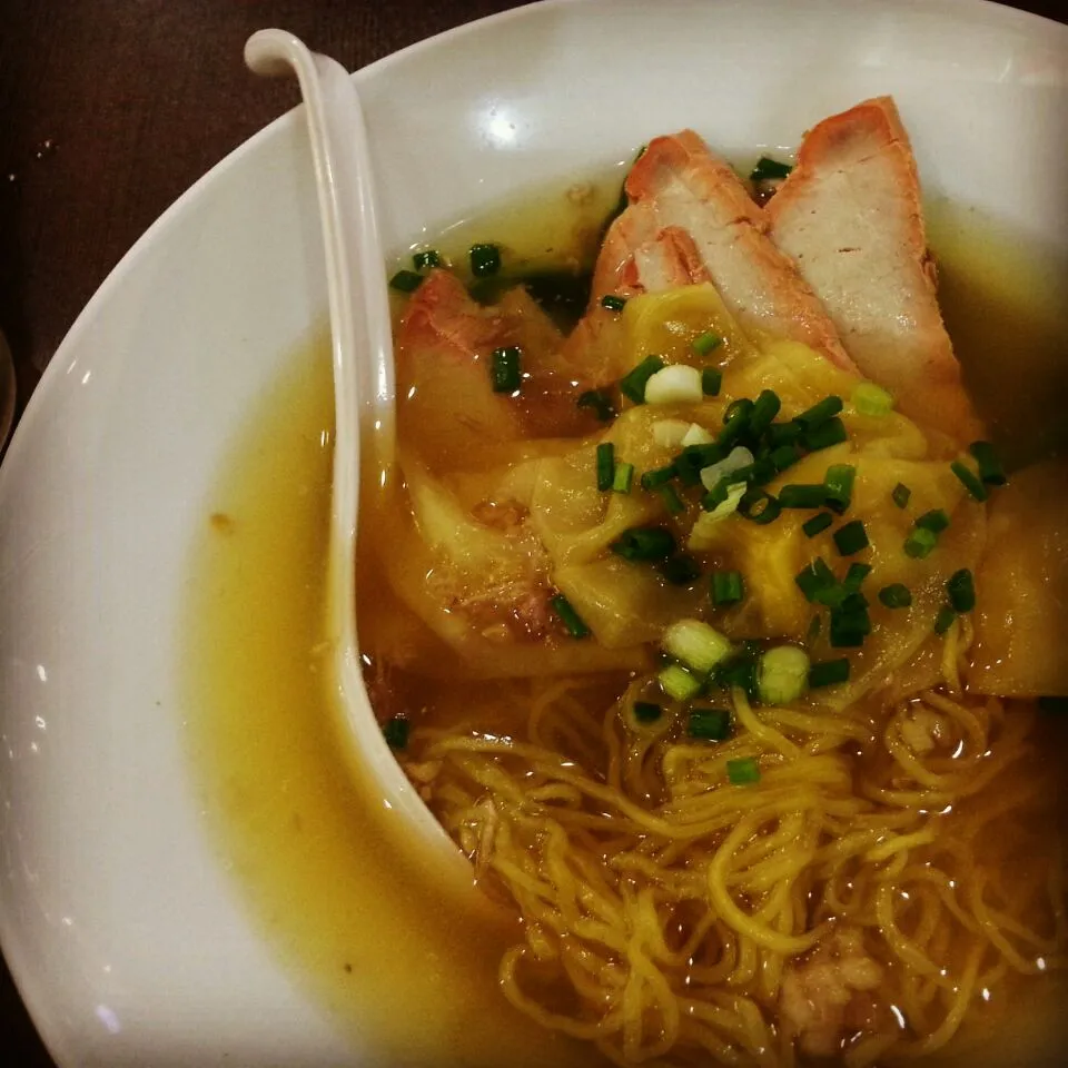 Snapdishの料理写真:See you Thailand♪
Final dinner in Thailand.
Egg noodle soup on red pork and shrimp wangtang.|BUBUさん