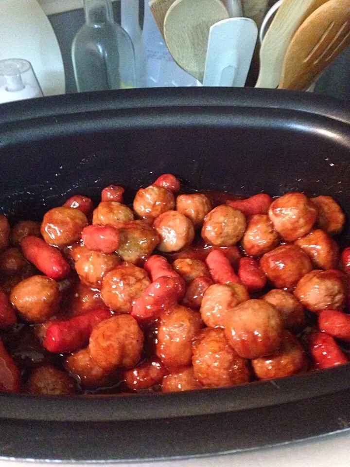 Lil smokies & meatballs in peach bbq sauce|Meghan Ross-Medinaさん