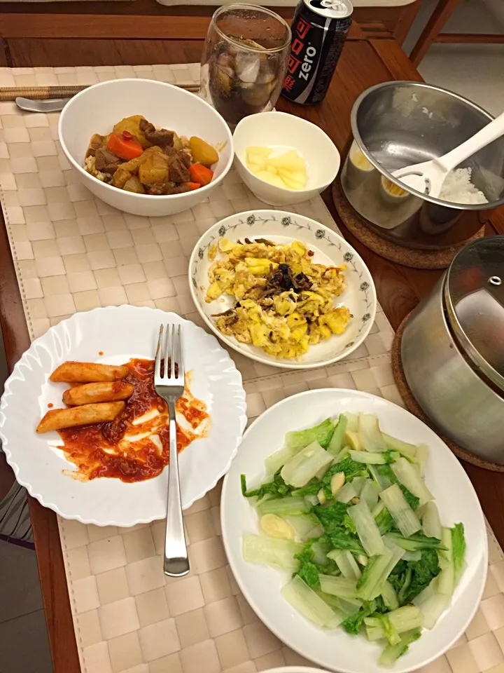 Dinner: Beef curry + Scramble eggs + Baked rice cakes|YCさん