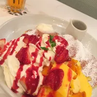 Snapdishの料理写真:苺とブリュレのパンケーキ|くみさん