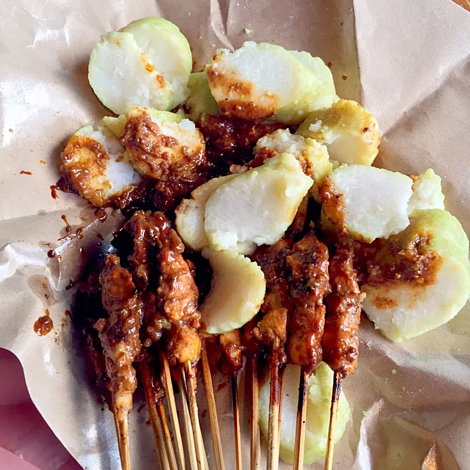 Sate Ayam / Indonesian chicken satay|rie simsさん