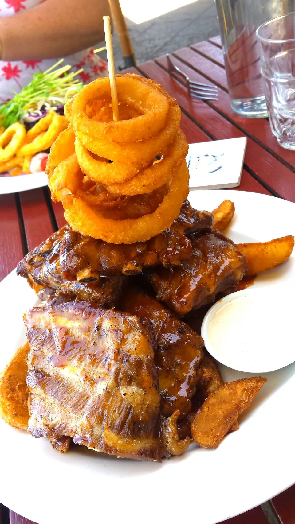 pork ribs with bourbon sauce and onion rings|woodfiredさん