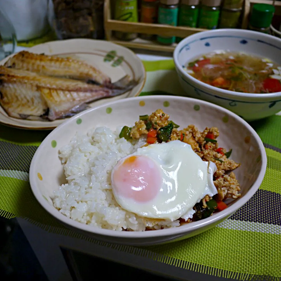 フレッシュバジルたっぷりガパオライス  焼きつぼ鯛  大根と豆苗とトマトのナンプラー風味スープ|石川洋子さん