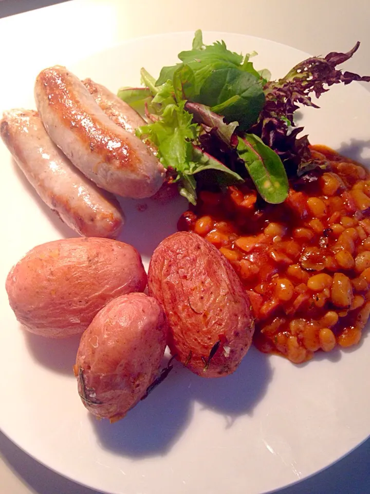 Pork sausage, baked potato and bbq beans|Chrisy Hillさん