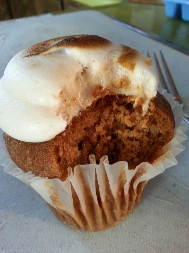 sweet potato cupcake with marshmallow topping|Polly Gelfusoさん