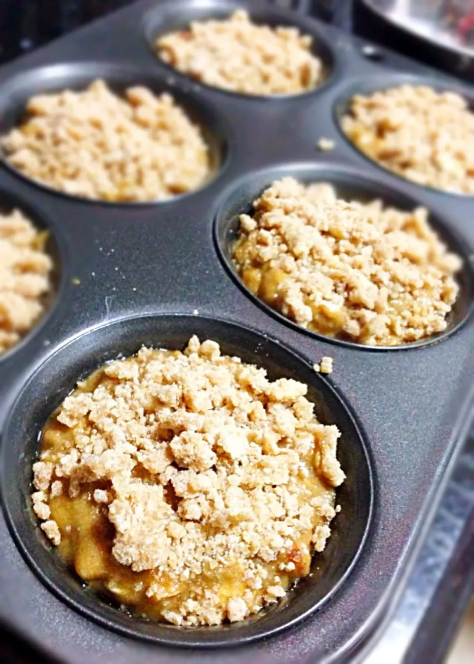 Whole grain banana muffin topped with streusel|coxiella24さん