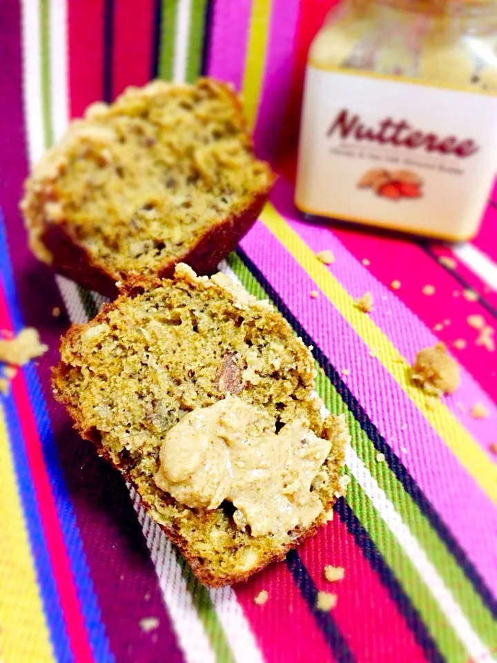 Whole grain banana muffin topped with streusel, served with almond butter|coxiella24さん