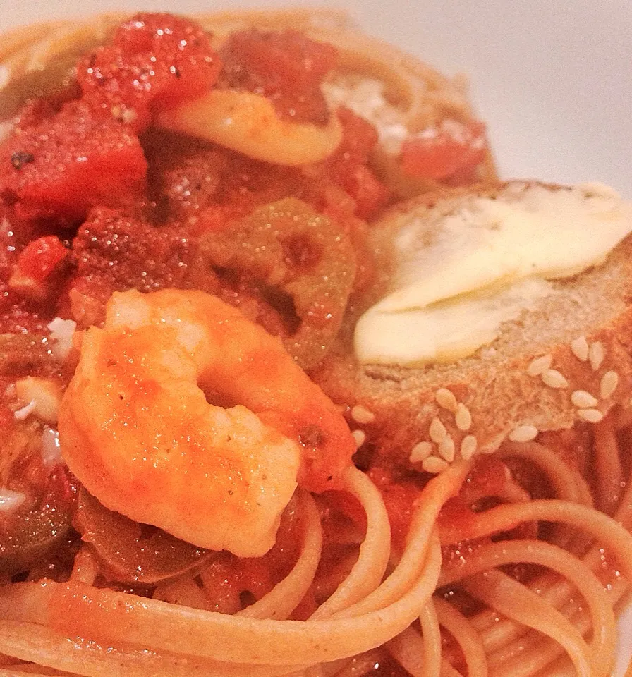 Linguine with seafood tomato sauce|Peter Simonさん