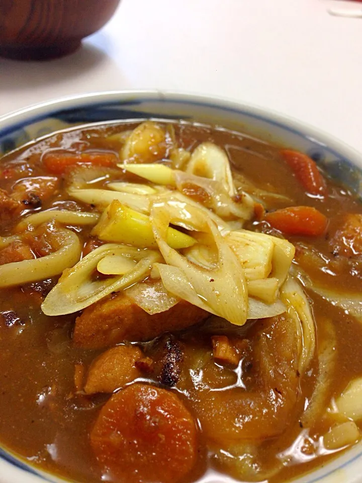 Snapdishの料理写真:カレーの残りでカンタン煮込みカレーうどん|LOUPEのオフィスごはんさん