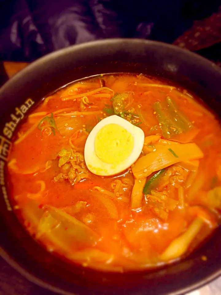 シジャンのユッケジャンラーメン🍴|しのてらさん