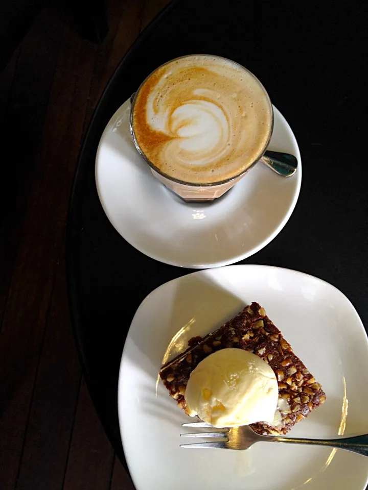 Snapdishの料理写真:Brownies with ice-cream|Raeさん