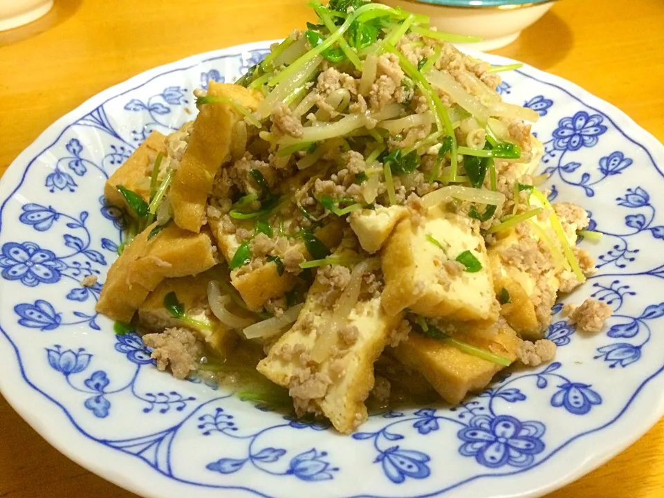 チョッパー＆ホヌさんの料理 厚揚げと豆苗のチャンプルー🍚|みきおさん