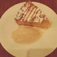 Warm pine nut cake and brown butter ice cream ♡|alice nguyenさん