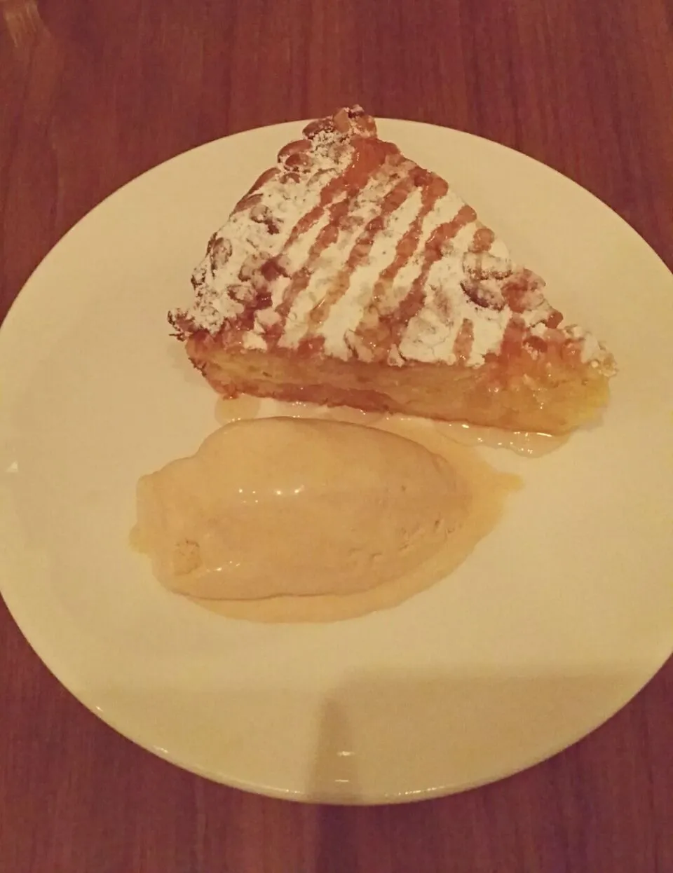 Warm pine nut cake and brown butter ice cream ♡|alice nguyenさん