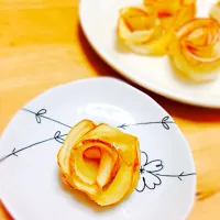 Snapdishの料理写真:薔薇のアップルパイ|はるみさん