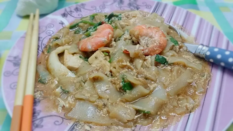 char kuey teow made by my fav chef @saifullizan today. guna sos beli kat aloq setaq hr tu.|Emie Aliasさん